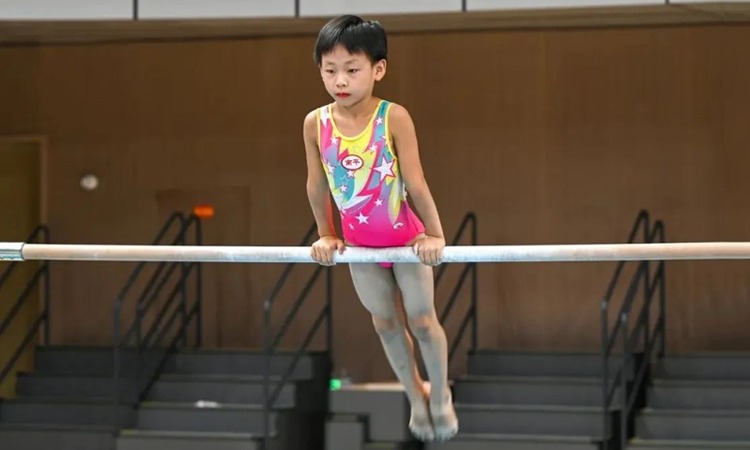 勇士127-141猛龙遭4坏消息！科尔瞎用人，库追隐患仍在，穆迪起伏